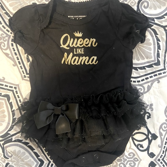 Baby Girls Short Ruffle Sleeve Glitter ‘Queen Like Mama’ Tutu Onesie - Picture 2 of 3